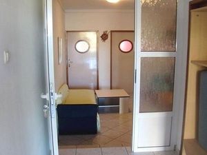 22232875-Ferienwohnung-5-Lopar-300x225-4