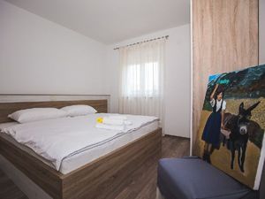 22330913-Ferienwohnung-9-Lopar-300x225-0