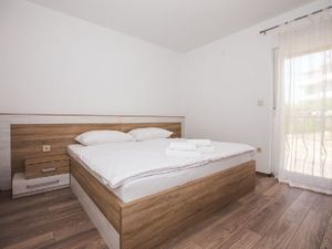 22330913-Ferienwohnung-9-Lopar-300x225-1