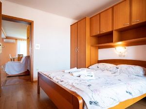 22330977-Ferienwohnung-0-Lopar-300x225-1