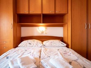 22330977-Ferienwohnung-0-Lopar-300x225-2