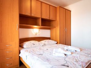 22330977-Ferienwohnung-6-Lopar-300x225-3