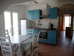 22331525-Ferienwohnung-5-Lopar-300x225-2