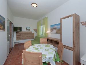 22349031-Ferienwohnung-4-Lopar-300x225-4