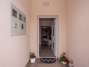 22348241-Ferienwohnung-0-Lopar-300x225-3