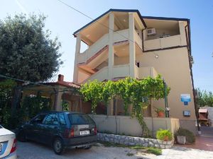 23346100-Ferienwohnung-6-Lopar-300x225-5