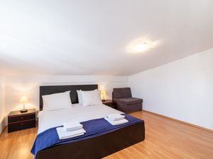 23931859-Ferienwohnung-9-Lopar-300x225-4