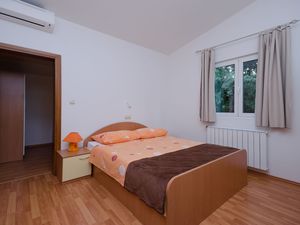 23943499-Ferienwohnung-5-Lopar-300x225-1