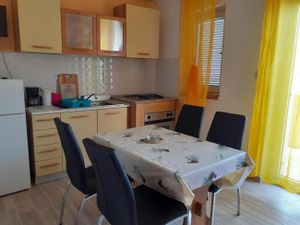 23941589-Ferienwohnung-4-Lopar-300x225-5