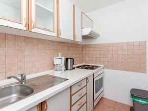 23942579-Ferienwohnung-5-Lopar-300x225-5