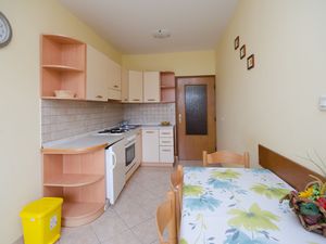 23943498-Ferienwohnung-5-Lopar-300x225-4