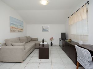 23944015-Ferienwohnung-6-Lopar-300x225-4