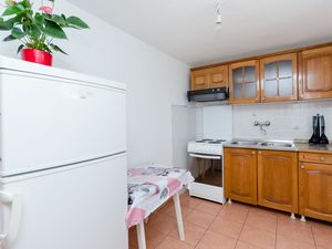 23944371-Ferienwohnung-7-Lopar-300x225-5