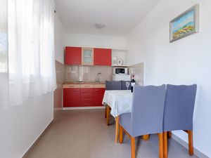 23944524-Ferienwohnung-2-Lopar-300x225-5