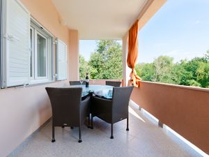 23944522-Ferienwohnung-2-Lopar-300x225-1