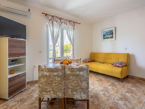 23945138-Ferienwohnung-5-Lopar-300x225-3