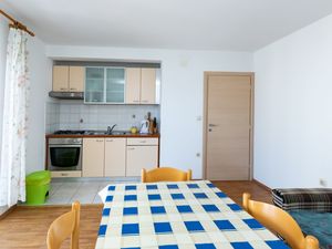 23946652-Ferienwohnung-3-Lopar-300x225-3