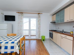 23946652-Ferienwohnung-3-Lopar-300x225-4