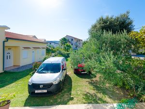 23946849-Ferienwohnung-4-Lopar-300x225-5