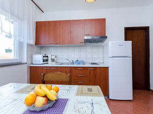 23946799-Ferienwohnung-5-Lopar-300x225-5