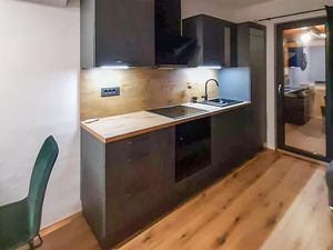 23708917-Ferienwohnung-4-Lopar-300x225-5