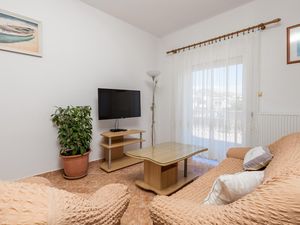 23753955-Ferienwohnung-4-Lopar-300x225-4