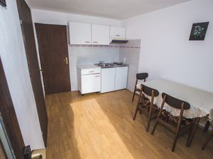 19109919-Ferienwohnung-4-Lopar-300x225-3