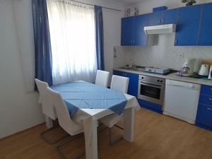 19126002-Ferienwohnung-4-Lopar-300x225-1