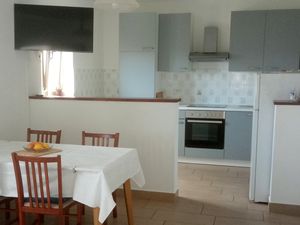 21997263-Ferienwohnung-5-Lopar-300x225-3