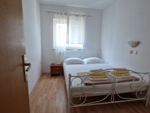 22019883-Ferienwohnung-4-Lopar-300x225-2