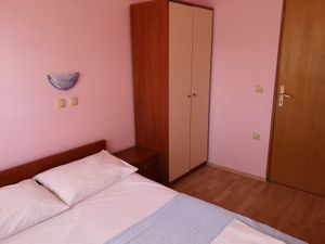 22019883-Ferienwohnung-4-Lopar-300x225-3