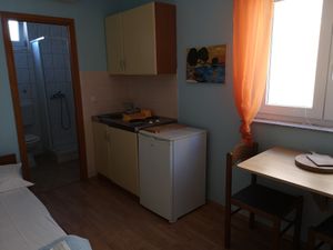 22019855-Ferienwohnung-2-Lopar-300x225-3