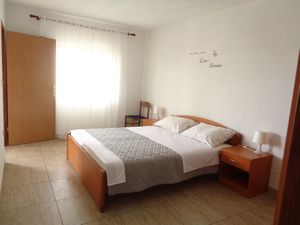 22129615-Ferienwohnung-4-Lopar-300x225-3