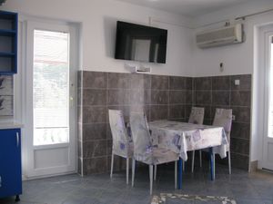 22313927-Ferienwohnung-4-Lopar-300x225-1