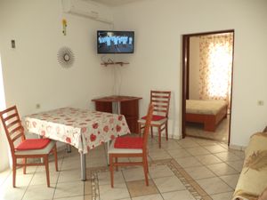 22331271-Ferienwohnung-2-Lopar-300x225-1