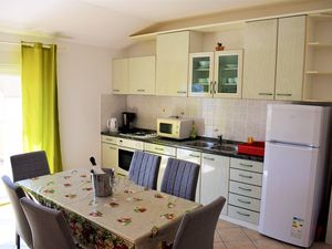 23386004-Ferienwohnung-5-Lopar-300x225-2