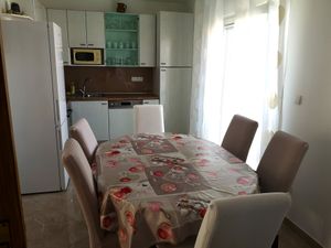 23439526-Ferienwohnung-8-Lopar-300x225-3