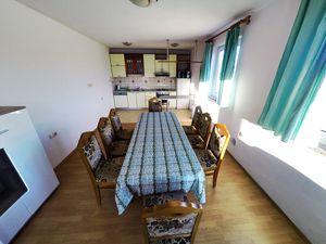 23562538-Ferienwohnung-8-Lopar-300x225-3