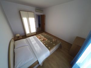 23562538-Ferienwohnung-8-Lopar-300x225-5