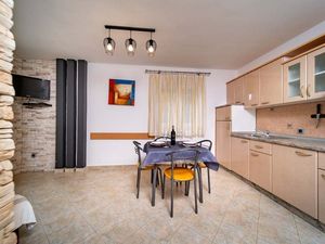 23650649-Ferienwohnung-4-Lopar-300x225-5