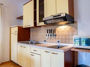 23650646-Ferienwohnung-4-Lopar-300x225-5