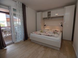 23670637-Ferienwohnung-3-Lopar-300x225-2