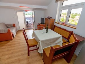 23670647-Ferienwohnung-4-Lopar-300x225-2