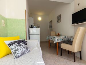 23670641-Ferienwohnung-3-Lopar-300x225-1