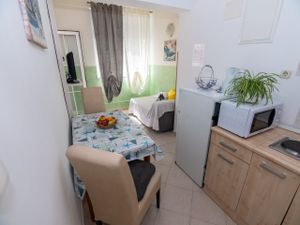 23670641-Ferienwohnung-3-Lopar-300x225-2