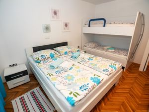 23670644-Ferienwohnung-7-Lopar-300x225-5