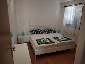 23695188-Ferienwohnung-2-Lopar-300x225-2