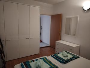 23695188-Ferienwohnung-2-Lopar-300x225-3