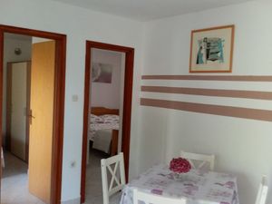 23696539-Ferienwohnung-4-Lopar-300x225-1