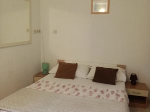 23696539-Ferienwohnung-4-Lopar-300x225-3